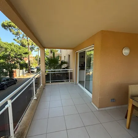 3 Pieces, Climatisation, Piscine, Parking *